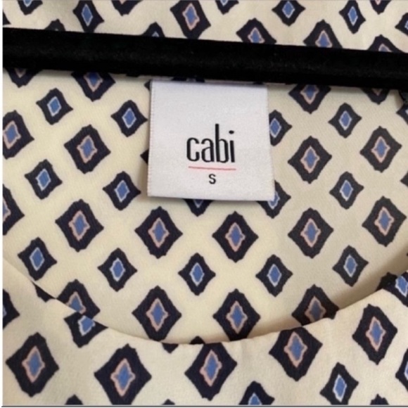 Women’s Navy and Cream CAbi Sleeveless Diamond Print Blouse Size Small - Picture 9 of 9